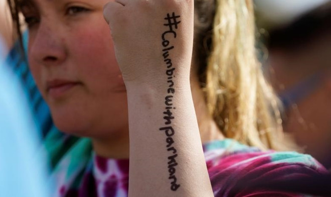 Ngày 7-3, Hội thẩm đoàn hạt Broward, bang Florida, đã chính thức buộc tội Nikolas Cruz, thủ phạm gây ra vụ xả súng tại trường Marjory Stoneman Douglas, phạm 17 tội danh cố ý giết người cấp độ 1 và 17 tội danh âm mưu giết người cấp độ 1. Tội danh âm mưu giết người của Cruz được tính đối với các nạn nhân bị thương trong vụ xả súng.