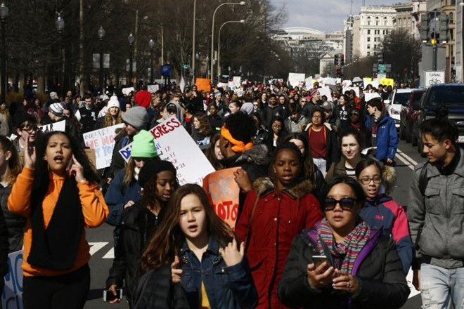 Nhiều người sống sót sau vụ tấn công ở Florida đã kêu gọi các nhà lập pháp của bang, liên bang và thậm chí đã gặp Tổng thống Donald Trump để kêu gọi chính quyền đưa ra hạn chế về quyền sở hữu súng. Những nỗ lực của học sinh đã khiến cho bang Florida đưa ra luật mới, nâng mức tuổi được phép mua súng từ 18 lên 21. Tuy nhiên, chưa có dấu hiệu nào cho thấy chính phủ liên bang sẽ đáp ứng lời kêu gọi của học sinh.
