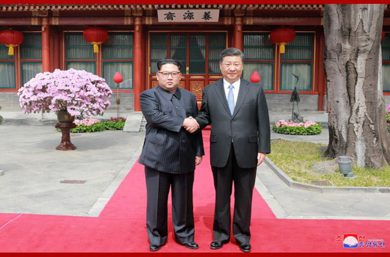 Hãng thông tấn trung ương Triều Tiên (KCNA) đưa tin, Chủ tịch Tập Cận Bình đã "nồng nhiệt chào đón" lãnh đạo Triều Tiên Kim Jong-un tại Bắc Kinh.