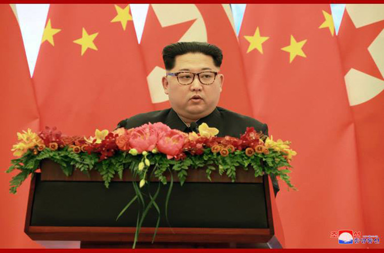Đáp lại, nhà lãnh đạo Triều Tiên Kim Jong-un khẳng định việc kế thừa và phát triển mối quan hệ hữu nghị truyền thống Trung-Triều luôn là ưu tiên chiến lược của Triều Tiên.