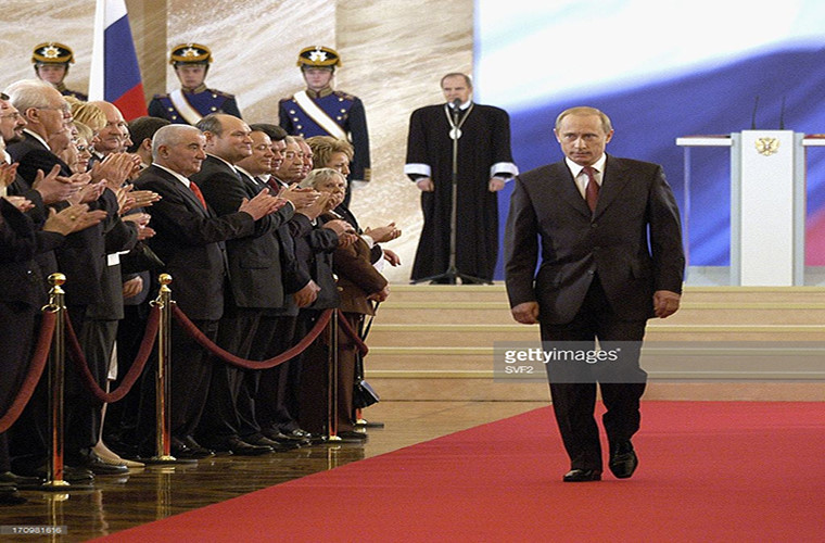 Tiếp đến, Tổng thống Putin tái đắc cử nhiệm kỳ tổng thống thứ hai vào ngày 14/3/2004 với 71% số phiếu ủng hộ và tiếp tục trở thành người đứng đầu nước Nga cho đến năm 2008. Ông làm Thủ tướng Nga trong khoảng thời gian 2008-2012. Ảnh: Getty.