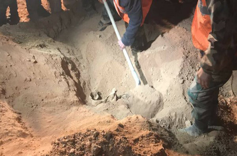 Cũng tại chiến trường Đông Ghouta, Quân đội Syria đã phát hiện một ngôi mộ tập thể chứa hàng chục thi thể dân thường và binh sĩ được cho là đã bị các tay súng khủng bố giết hại trong các cuộc giao tranh Ảnh: FNA.