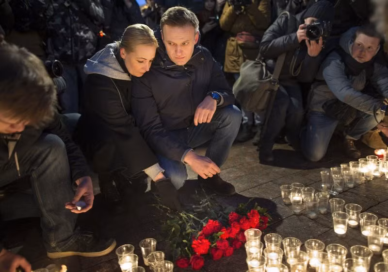 Lãnh đạo đối lập Nga Alexei Navalny và vợ cũng tham gia tưởng niệm các nạn nhân tại thành phố Kemerovo. Điện Kremlin đã tuyên bố ngày 28/3 là quốc tang.