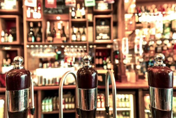 Năm 1633, Peter Minuit, đến từ New York, đã thành lập nhà máy ủ bia đầu tiên của nước Mỹ.