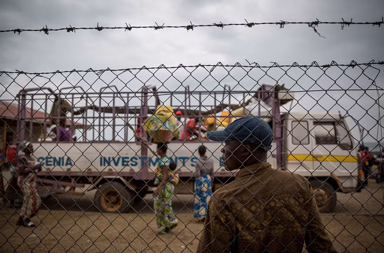 Theo Al Jazeera, chỉ tính riêng trong năm 2017, các cuộc giao tranh tại nhiều khu vực ở Cộng hòa Dân chủ Công-gô đã khiến khoảng 1,7 triệu người phải rời bỏ nhà cửa đi lánh nạn, tương đương khoảng 5.500 người mỗi ngày.