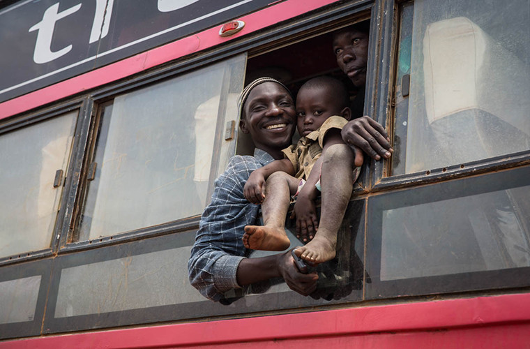 May mắn, Bura đã được đoàn tụ với gia đình tại khu trại tị nạn Kagoma.