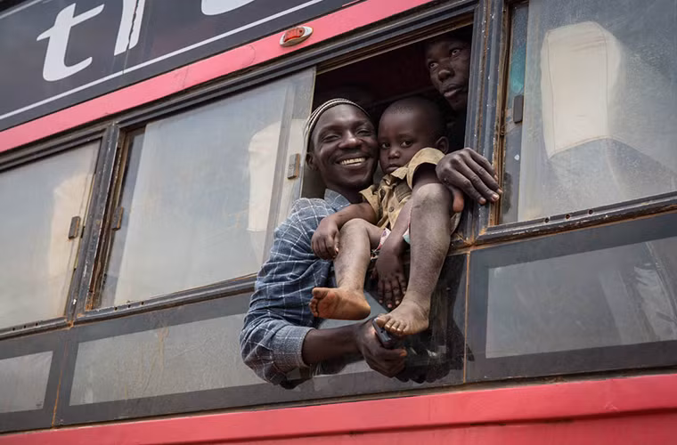 May mắn, Bura đã được đoàn tụ với gia đình tại khu trại tị nạn Kagoma.