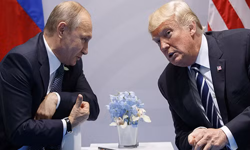Tổng thống Mỹ Donald Trump (phải) trong cuộc gặp với Tổng thống Nga Vladimir Putin tại Hội nghị Thượng đỉnh G-20 ở Hamburg ngày 7/7/2017. Ảnh: AP.