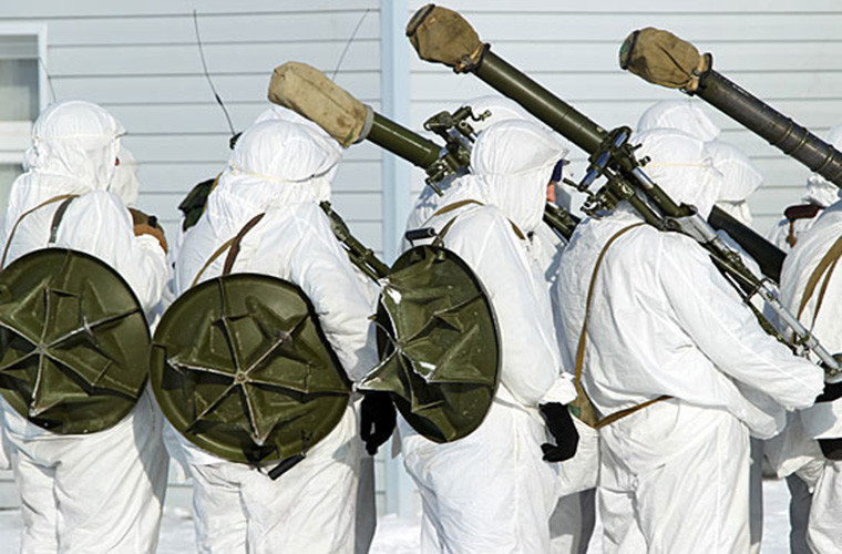 Còn súng cối cối 82mm 2B14 "Podnos" trong hình, nó có tên là "khay phục vụ". Nguồn ảnh: Sputnik.