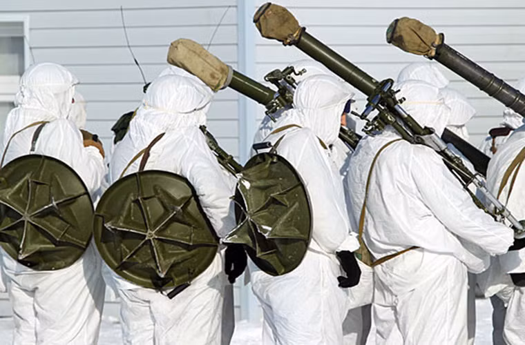 Còn súng cối cối 82mm 2B14 "Podnos" trong hình, nó có tên là "khay phục vụ". Nguồn ảnh: Sputnik.