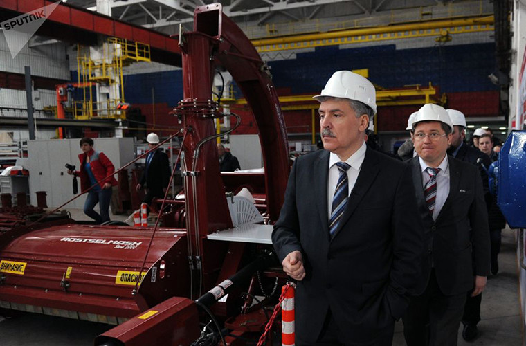 Bức ảnh chụp ông Pavel thăm nhà máy cơ khí nông nghiệp Klever ở Rostov-on-Don, miền tây nam nước Nga.