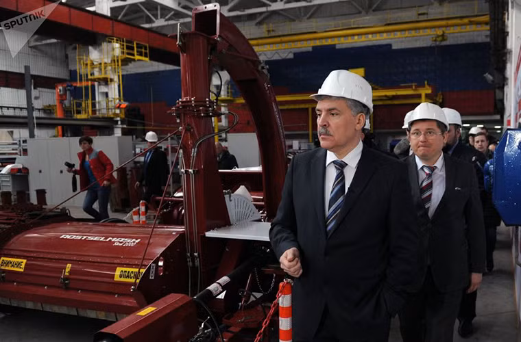 Bức ảnh chụp ông Pavel thăm nhà máy cơ khí nông nghiệp Klever ở Rostov-on-Don, miền tây nam nước Nga.