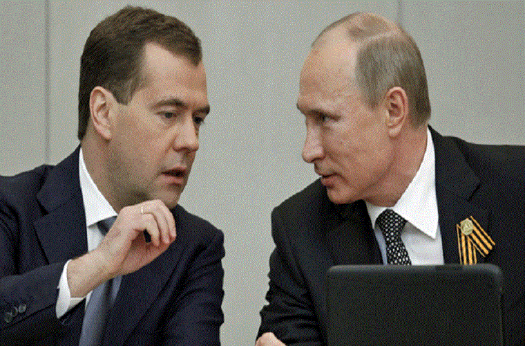 Trong khoảng thời gian 2000-2008, ông Putin giữ chức Tổng thống Nga. Năm 2005, ông Medvedev đã được đề cử làm Phó Thủ tướng thứ nhất của Nga và trở thành ứng cử viên cho cuộc bầu cử Tổng thống năm 2008 dưới sự ủng hộ của Tổng thống Putin. Ảnh: AP.