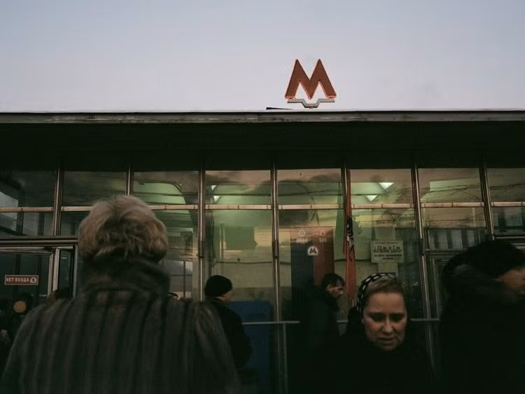 Moscow Metro bao gồm 214 trạm tàu điện ngầm ở Moscow và các thị trấn khác xung quanh thủ đô nước Nga.