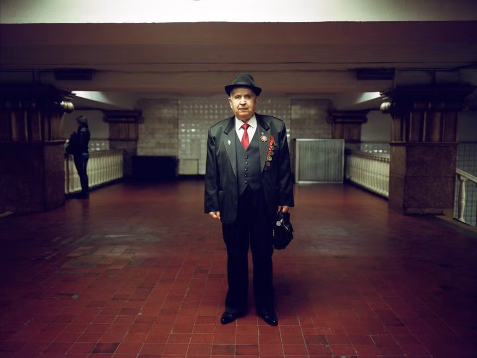 “Hệ thống tàu điện ngầm Moscow thực sự gây ấn tượng, ánh sáng, trang phục của người dân và những biểu tượng thời Liên Xô hiện diện khắp mọi nơi”, Ifrah nói thêm.