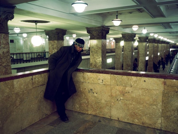 “Bên trong các trạm tàu điện ngầm, được xây dựng vào những năm 1930, rất ấm cúng và tràn đầy ánh sáng”, nhiếp ảnh gia Ifrah cho biết.