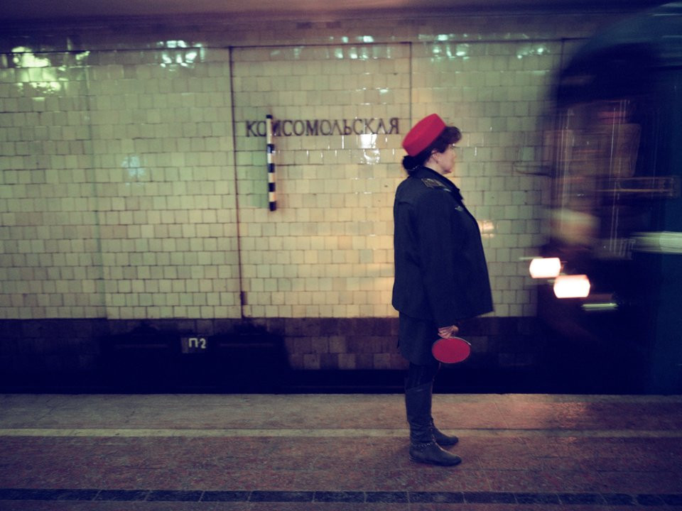 Giá vé mỗi lượt đi tàu điện ngầm Moscow rơi vào khoảng từ 0,63 USD đến 0,98 USD.