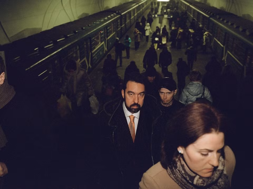 “Moscow Metro là một trong số ít những địa điểm trong thành phố này đưa mọi người đến từ mọi tầng lớp trong xã hội đến gần nhau hơn”, Ifrah chia sẻ.