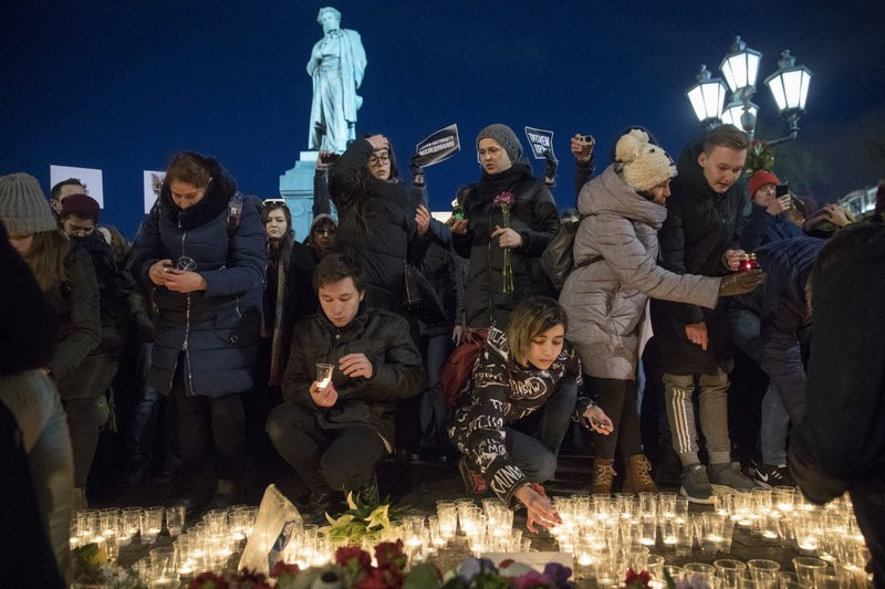 Tại Moscow, St. Petersburg và nhiều thành phố khác trên khắp nước Nga, hàng chục nghìn người mang hoa và thú bông đến những buổi tưởng niệm các nạn nhân của vụ cháy. Vụ hỏa hoạn này nằm trong số những tai nạn gây thương vong cao nhất nước Nga trong nhiều thập kỷ qua. Tại Moscow, St. Petersburg và nhiều thành phố khác trên khắp nước Nga, hàng chục nghìn người mang hoa và thú bông đến những buổi tưởng niệm các nạn nhân của vụ cháy. Vụ hỏa hoạn này nằm trong số những tai nạn gây thương vong cao nhất nước Nga trong nhiều thập kỷ qua.