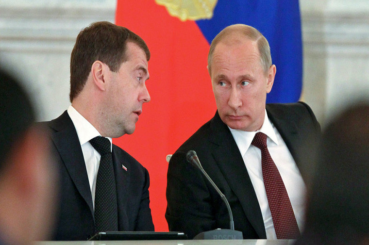 Cả Tổng thống Putin và Thủ tướng Medvedev đều khẳng định mối quan hệ tốt đẹp giữa hai người. Thủ tướng Medvedev từng chia sẻ rằng quan hệ cá nhân của ông với Tổng thống Vladimir Putin rất "thân thiết và bền chặt". Ảnh: AP.