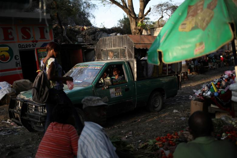 Xe tap-tap, một trong những phương tiện giao thông ở thủ đô Haiti hiện nay.