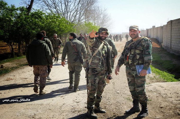 “Sau một ngày giao tranh ác liệt, lực lượng Vệ binh Cộng hòa Syria đã tái chiếm hầu hết các vùng đất nông nghiệp của Jisreen và một nửa vùng ngoại ô thị trấn này”, nguồn tin nói thêm.