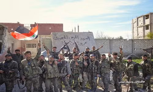 Theo Al Masdar News ngày 15/3, lần đầu tiên trong nhiều năm qua, Quân đội Syria đã tiến vào vùng ngoại ô Al-Hamouriyah của Đông Ghouta sau nhiều ngày giao tranh ác liệt với các tay súng khủng bố trong khu vực này. (Nguồn ảnh: Al Masdar News)