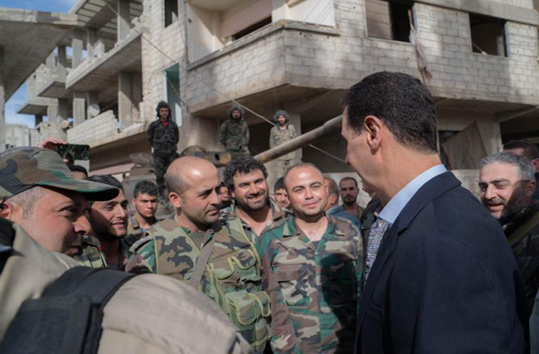 Các nhà hoạt động ủng hộ chính phủ Syria coi chuyến thăm của Tổng thống Assad giống như “tuyên bố chiến thắng” trong cuộc chiến chống khủng bố đang diễn ra tại khu vực Đông Ghouta. Ảnh: SF.