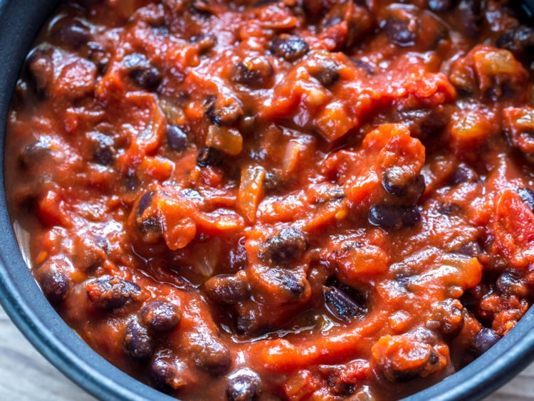 Bữa tối của ông trùm Disney cũng không cầu kỳ. Ông thích ăn gan gà và pho mát.