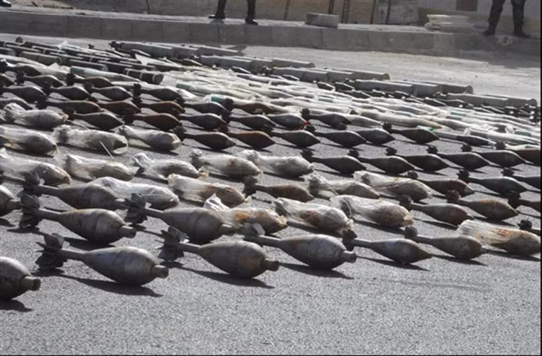 Đáng chú ý, trong lô vũ khí vừa bị tịch thu có nhiều loại vũ khí do Mỹ sản xuất. Ảnh: FNA.