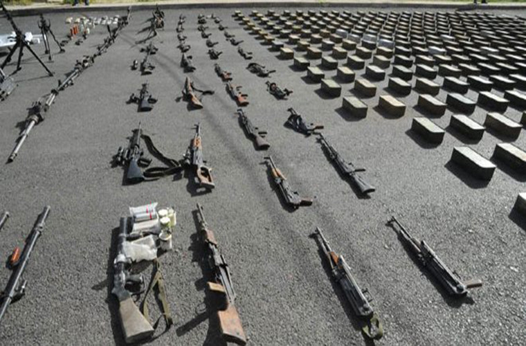 Một quan chức Syria tiết lộ, lực lượng chính phủ Damascus đã bắt giữ hai chiếc xe tải chở đầy vũ khí và đạn dược. Ảnh: FNA. 