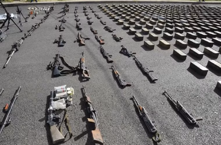 Một quan chức Syria tiết lộ, lực lượng chính phủ Damascus đã bắt giữ hai chiếc xe tải chở đầy vũ khí và đạn dược. Ảnh: FNA. 