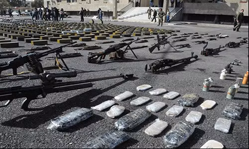 Ngoài ra, một số loại thuốc men, trang thiết bị y tế và thông tin liên lạc vệ tinh cũng đã bị phát hiện và tịch thu. Ảnh: FNA. 