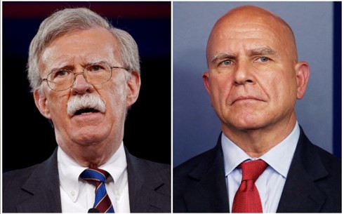 Cựu Đại sứ Mỹ tại Liên Hợp Quốc John Bolton (trái)- người sẽ thay thế ông McMaster (phải) làm Cố vấn An ninh Quốc gia. Ảnh: Reuters