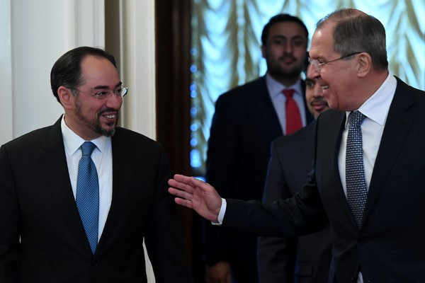 Ngoại trưởng Nga Sergei Lavrov (phải) trao đổi với người đồng cấp Afghanistan Salahuddin Rabbani tại thủ đô Moscow, Nga, ngày 7/2/2017. Ảnh: Zimbio.