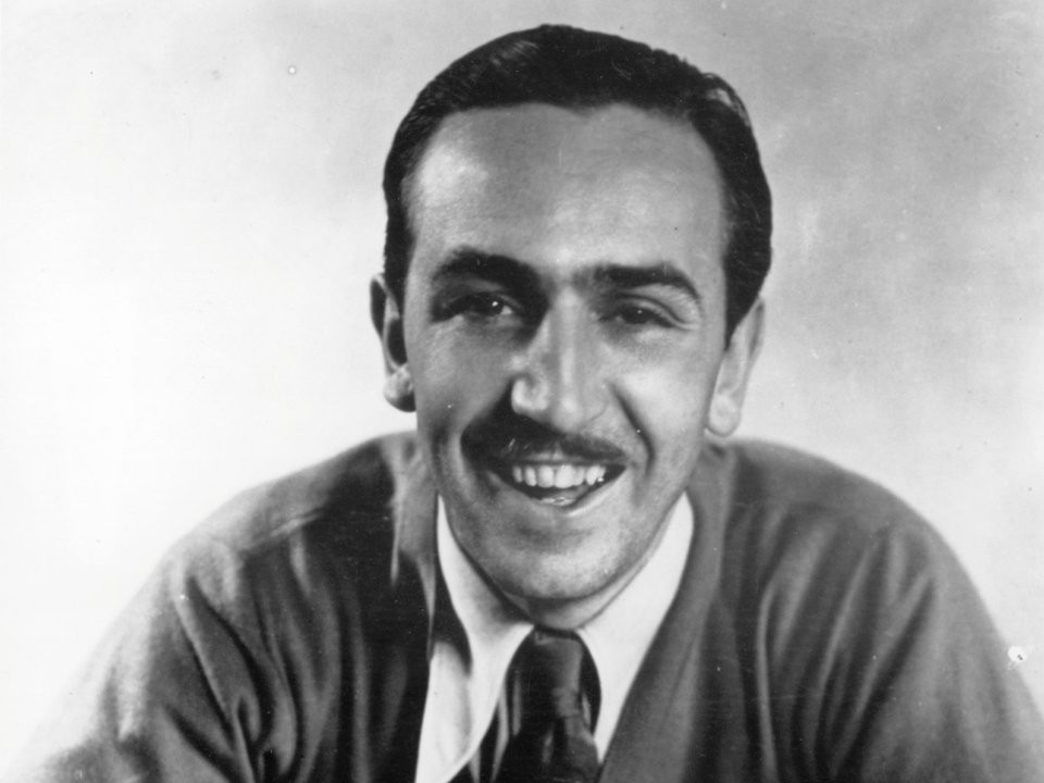 Thỉnh thoảng, ông thức qua 12 giờ đêm mới đi ngủ.