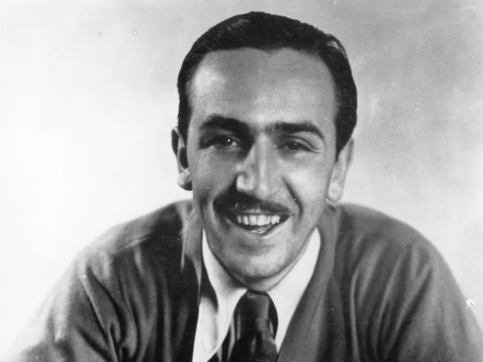 Thỉnh thoảng, ông thức qua 12 giờ đêm mới đi ngủ.