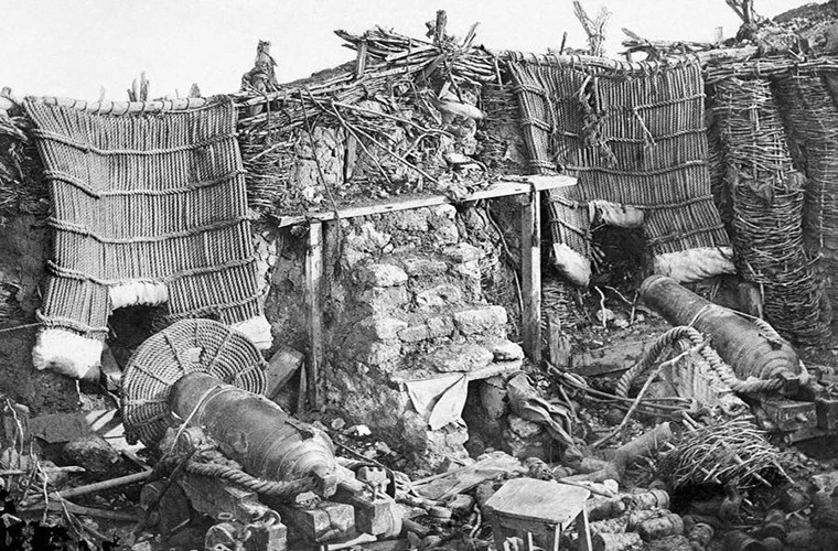 Một chiến hào của quân Nga được sử dụng để bảo vệ Sevastopol đã bị phá hủy.