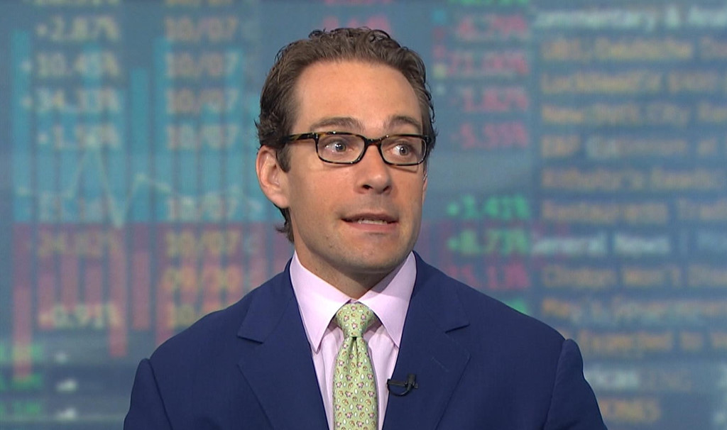 Chuyên gia kinh tế Guy LeBas. Ảnh: Bloomberg.