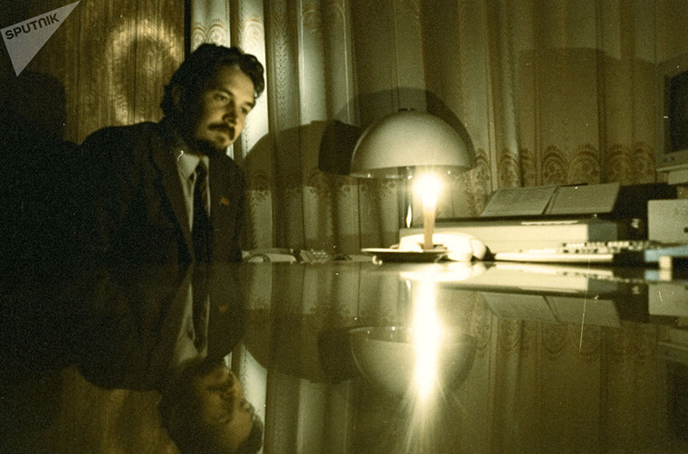 Ông Baburin ngồi trong "Nhà Trắng Nga" ở Moscow giữa lúc nước này xảy ra cuộc khủng hoảng Hiến pháp năm 1993.