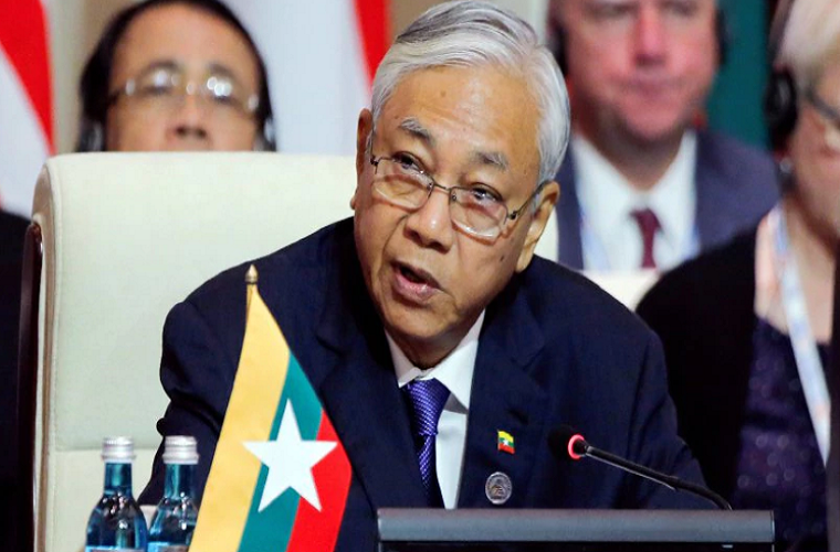 Tuy nhiên, ngày 21/3 vừa qua, ông Htin Kyaw bất ngờ từ chức vì muốn “nghỉ ngơi” sau gần hai năm trên cương vị Tổng thống Myanmar. Việc ông Htin Kyaw từ chức khiến những người dân Myanmar yêu mến ông không khỏi tiếc nuối. Ảnh: Reuters.