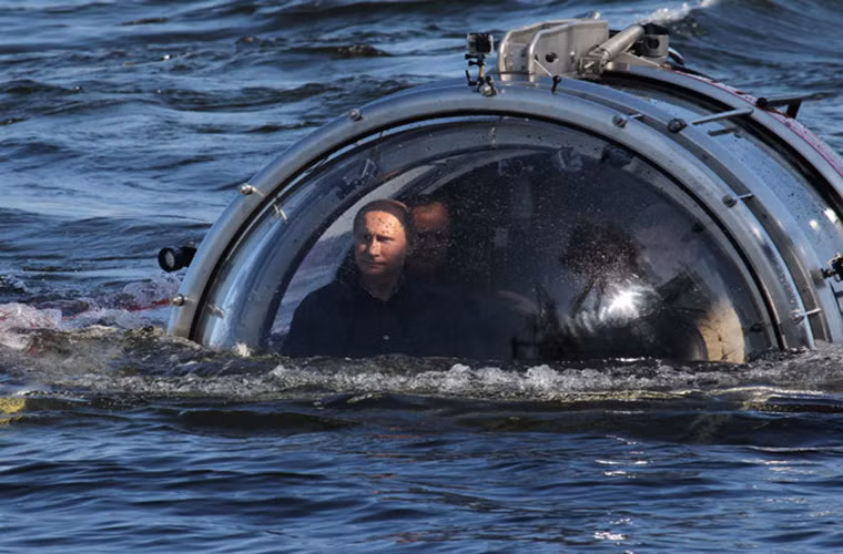 Tổng thống Putin giống như đang xuất hiện trong một bộ phim điệp viên.