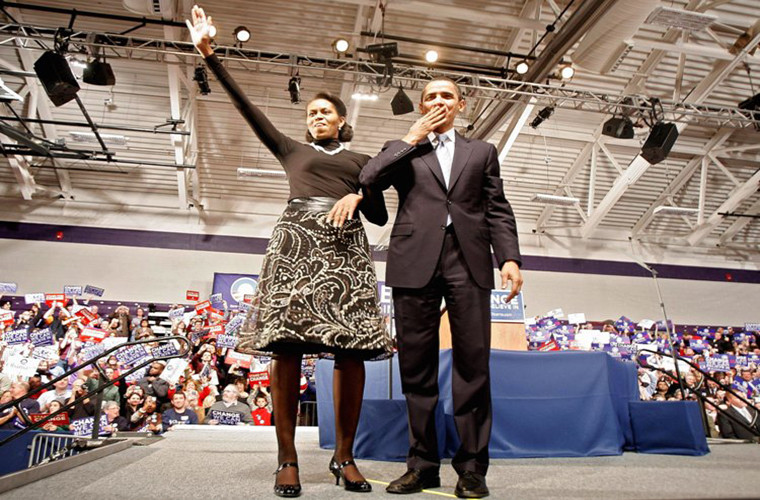 The Glamour, mặc dù là người đứng đầu nước Mỹ, ông Obama vẫn cố gắng dành thời gian “hẹn hò” với người bạn đời của mình và không quên bất cứ ngày kỷ niệm nào của hai người.