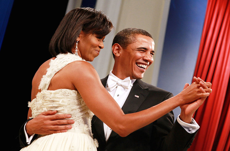 Vợ chồng Obama cũng có lúc phải trải qua khoảng thời gian khó khăn ở Illinois khi ông Obama bận rộn với công việc chính trị và phải xa nhà nhiều ngày.