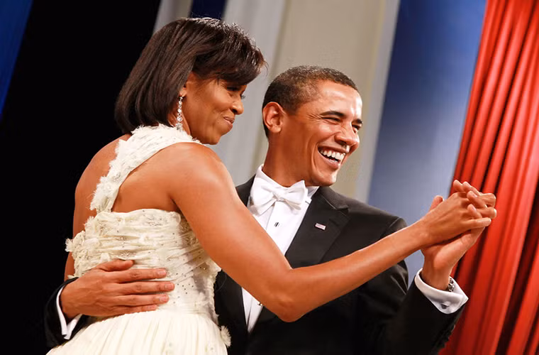 Vợ chồng Obama cũng có lúc phải trải qua khoảng thời gian khó khăn ở Illinois khi ông Obama bận rộn với công việc chính trị và phải xa nhà nhiều ngày.