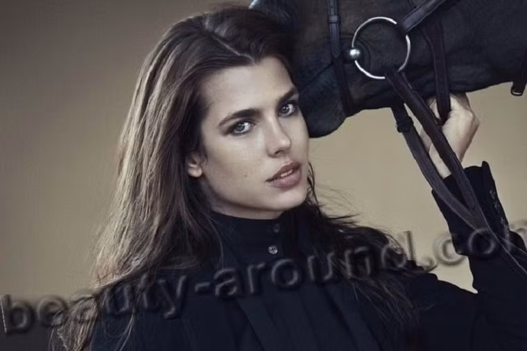 Charlotte Casiraghi (sinh năm 1986) là người trong danh sách kế vị ngôi báu của Vương quốc Monaco.