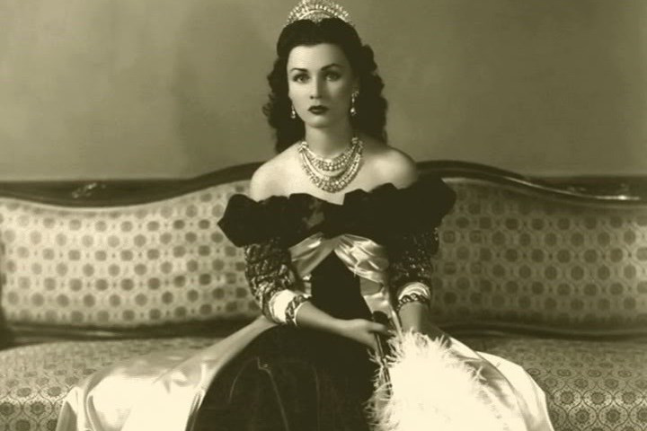 Công chúa Ai Cập Fawzia Fuad đã trở thành Hoàng hậu Iran, vợ của Quốc vương Reza Pahlavi.
