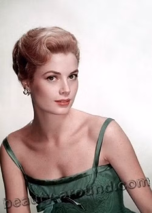 Cố Công chúa Grace Kelly của xứ Monaco là diễn viên điện ảnh Mỹ và vợ của Hoàng tử Rainier III.