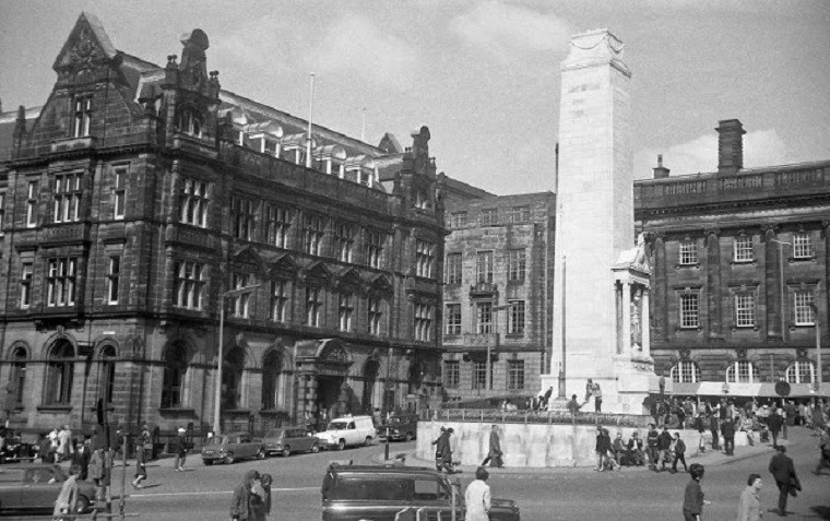 Tượng đài Cenotaph là một địa điểm nổi tiếng ở thủ đô London.