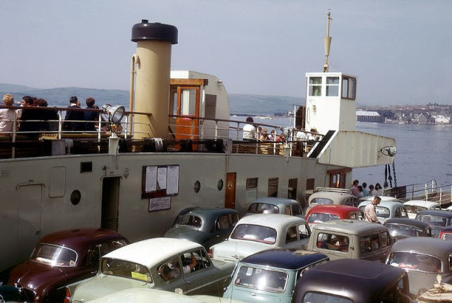 Cảnh đông đúc tại bến phà Torpoint hồi tháng 6/1965.